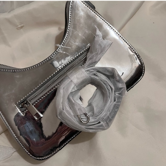 8 Other Reasons It Girl Shoulder Bag Silver Chrome NWT - Picture 8 of 9